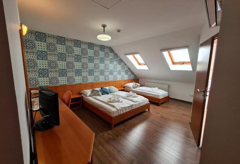 标准三人间, István Parkhotel és Gasztrofarm