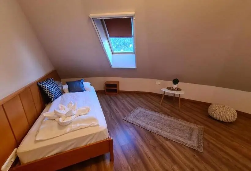 デラックススイート, István Parkhotel és Gasztrofarm