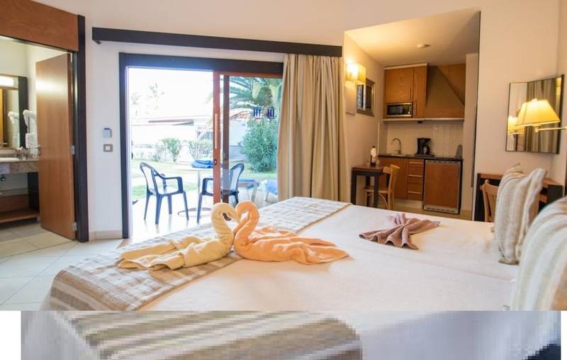 بنجلو قياسى, HL Miraflor Suites