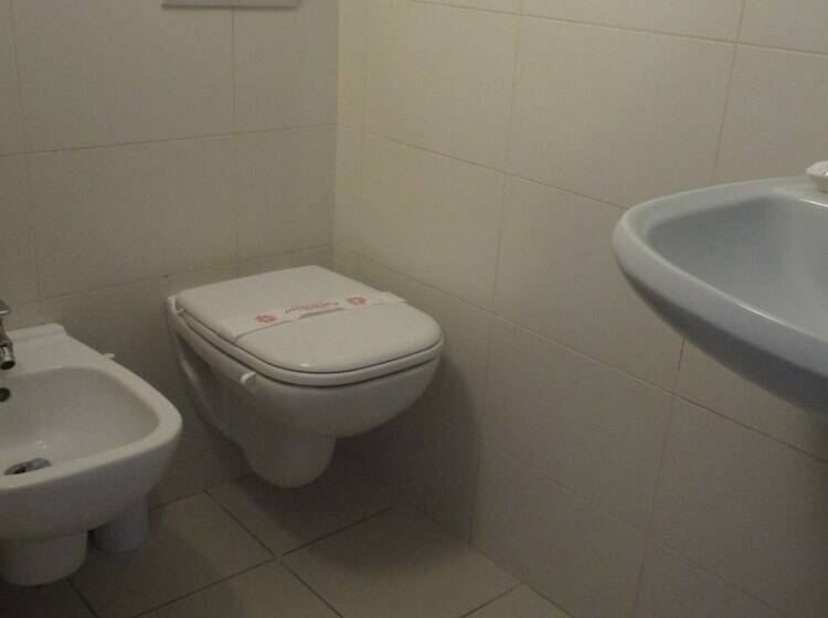 اتاق استاندارد سه نفره, Abamar