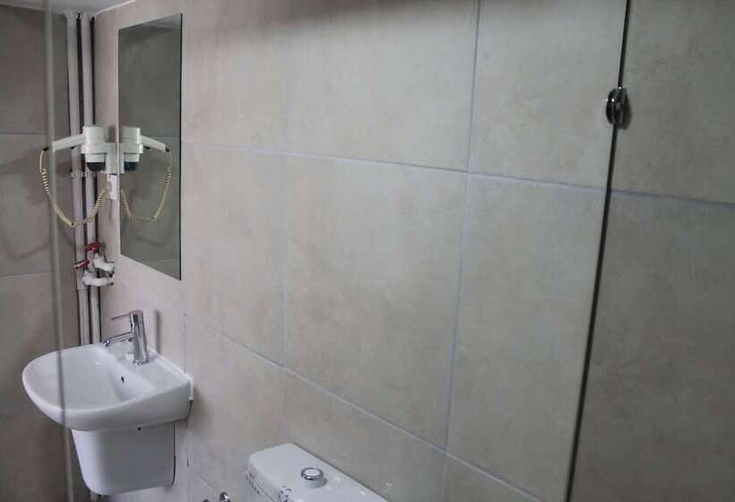 اتاق استاندارد یک نفره, Abro Necatibey