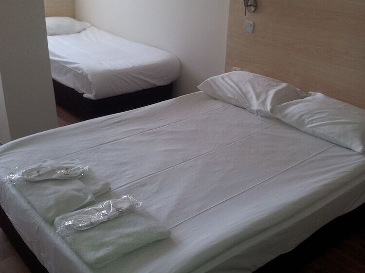 اتاق استاندارد سه نفره, Abro Necatibey