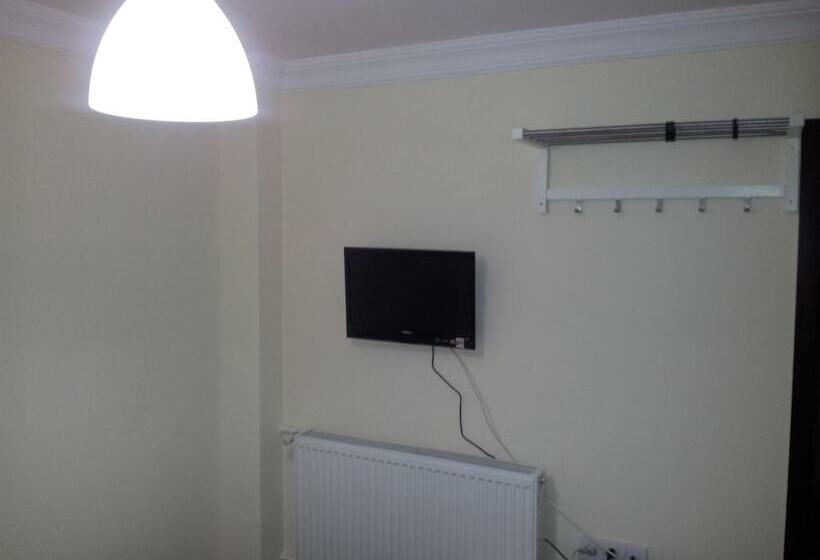 اتاق اکونومی, Abro Necatibey