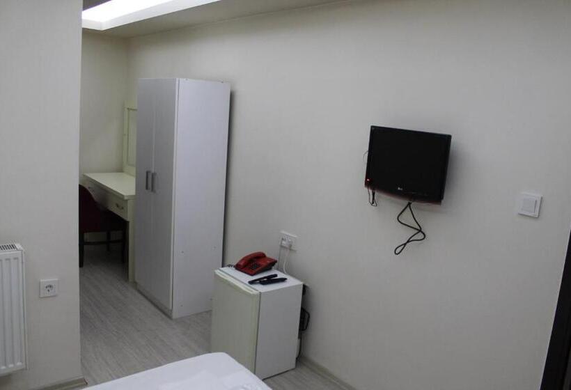 اتاق اکونومی, Abro Necatibey