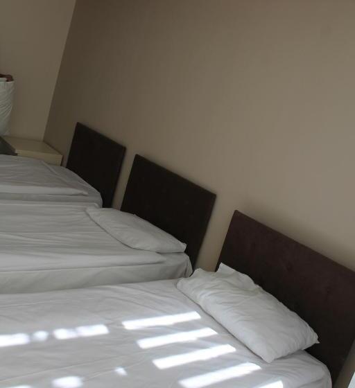 اتاق استاندارد سه نفره, Abro Necatibey