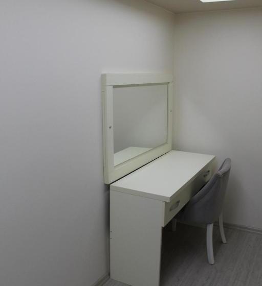 اتاق اکونومی یک تخته, Abro Necatibey