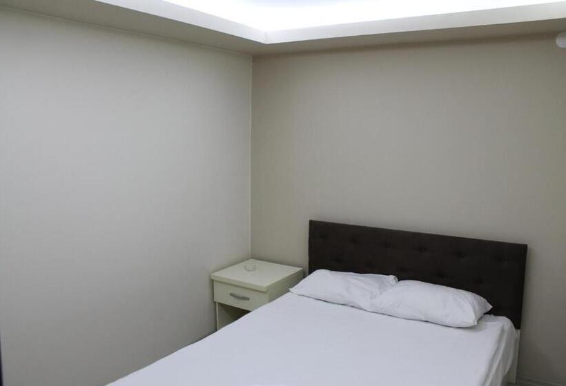 اتاق اکونومی یک تخته, Abro Necatibey