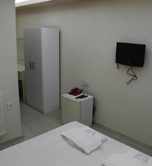 اتاق اکونومی, Abro Necatibey