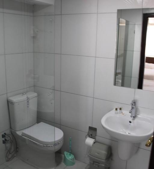 اتاق استاندارد سه نفره, Abro Necatibey