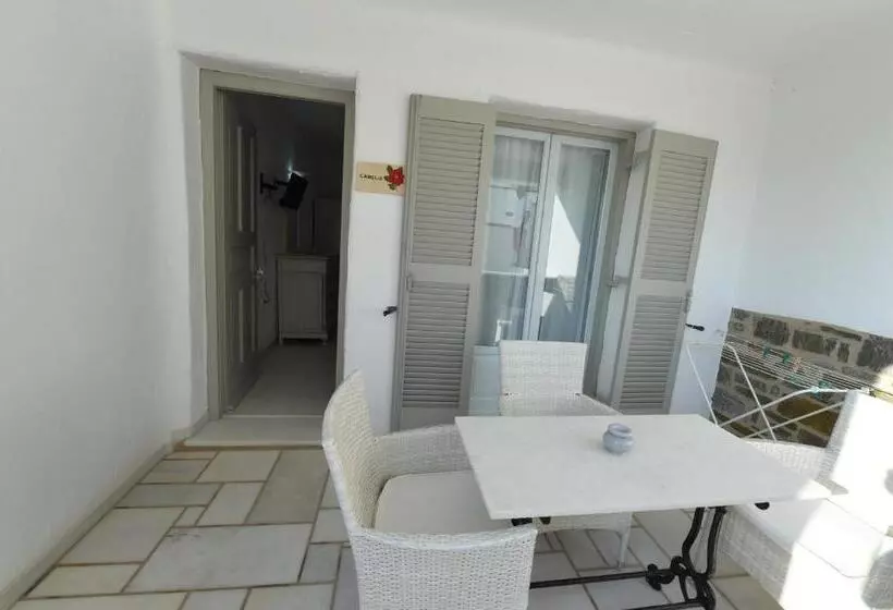 プールビュースタンダードステューディオ, Anthos Apartments