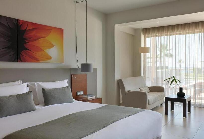 סוויטת ג'וניור עם בריכה, Atlantica Kalliston Resort   Adults Only