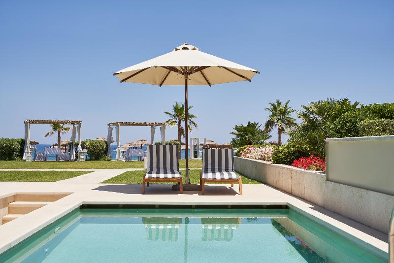 סוויטת ג'וניור עם בריכה, Atlantica Kalliston Resort   Adults Only