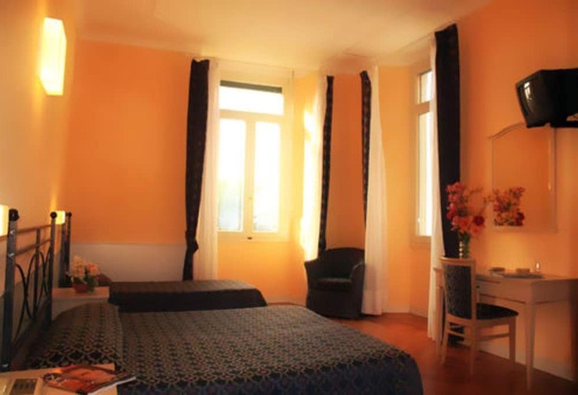 Номер Стандарт Вид на Озеро, Excelsior Splendide