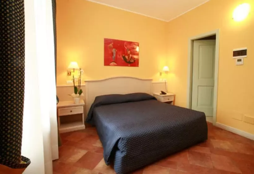 Camera Tripla Standard, Excelsior Splendide