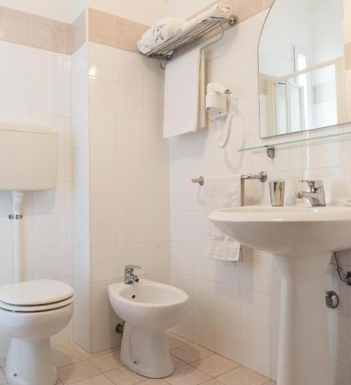 اتاق استاندارد چهار تخته, La Perla Rimini