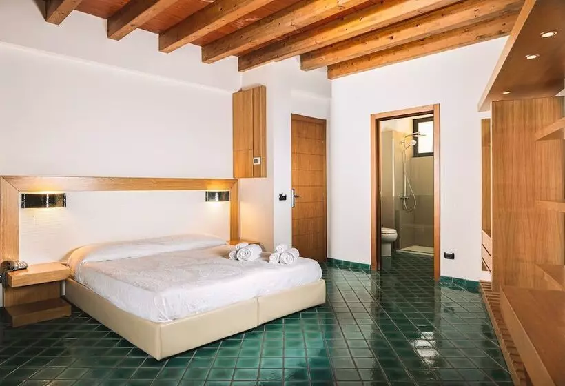 اتاق استاندارد سه نفره, Magaggiari Hotel Resort