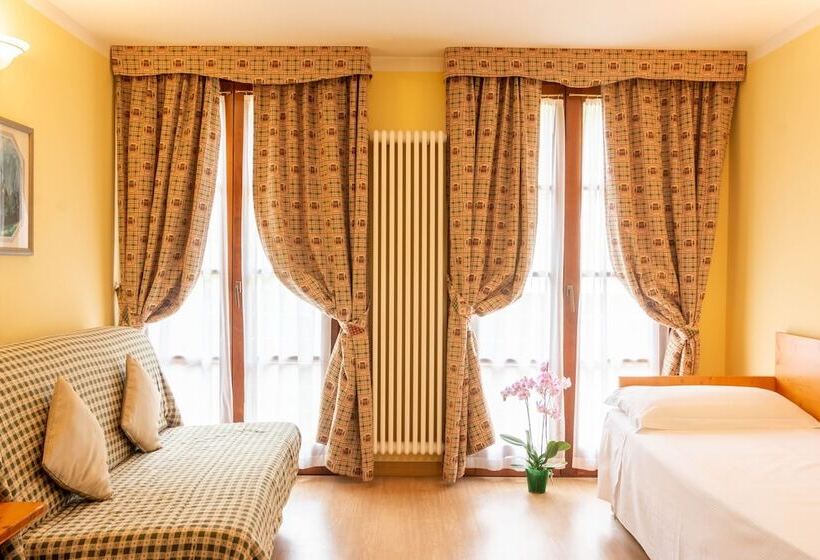 إستوديو قياسى, Nevesole Folgarida Resort Apart