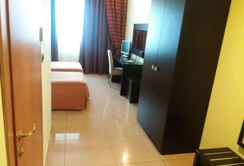 غرفة قياسية ثلاثية, Panorama