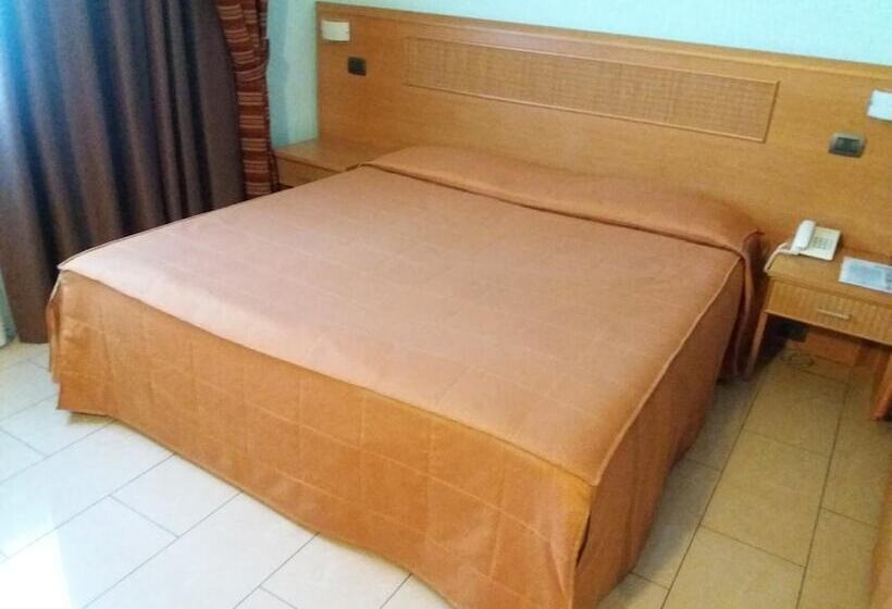 غرفة قياسية رباعية, Panorama