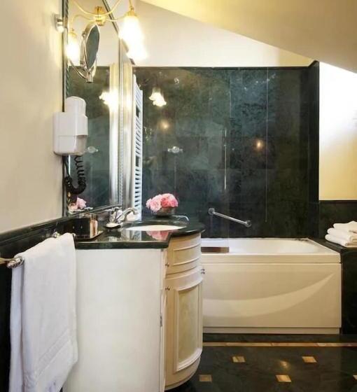 带露台的小型套房, Petit Palais Hotel De Charme