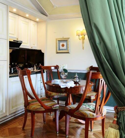 带露台的小型套房, Petit Palais Hotel De Charme