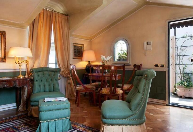 带露台的套间, Petit Palais Hotel De Charme