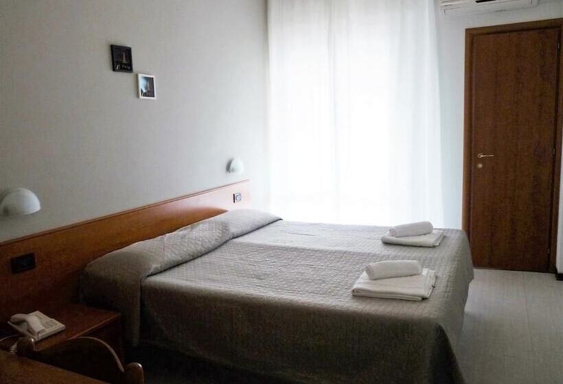 スタンダードトリプルルーム, Pierre