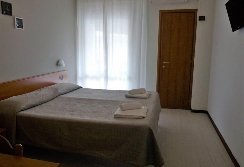 スタンダードトリプルルーム, Pierre