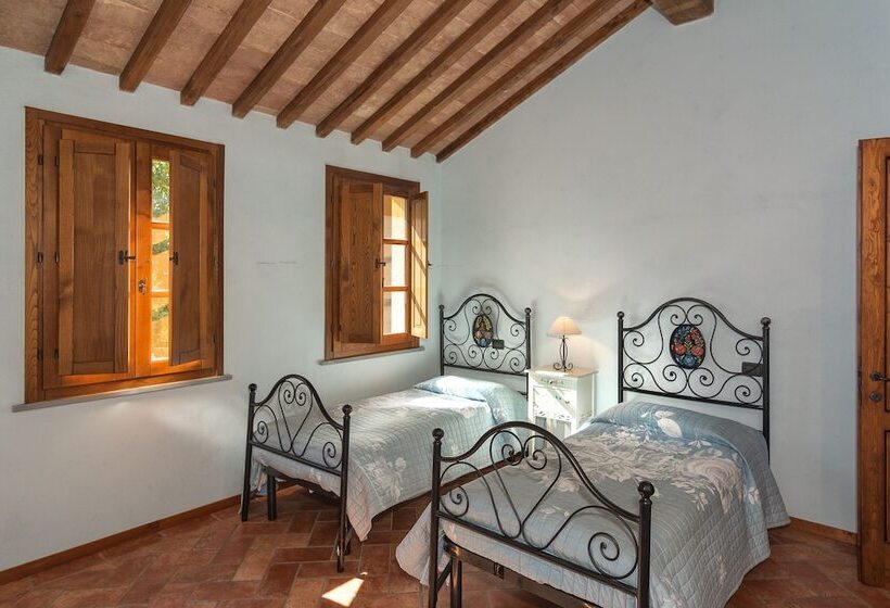 标准三人间, Pisa Holidays