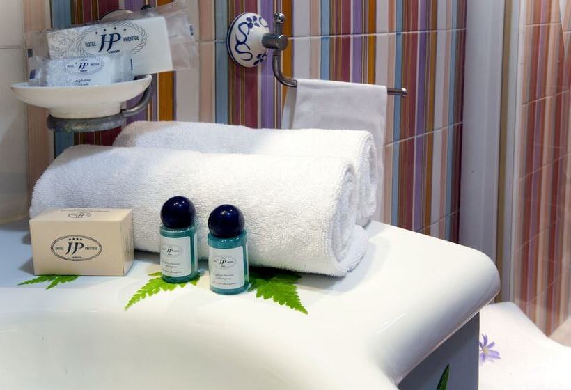 带海景的高档三人间, Prestige