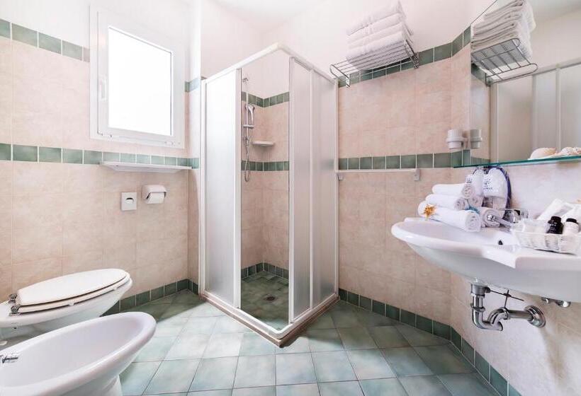 Quarto Triplo Estandar, Principe