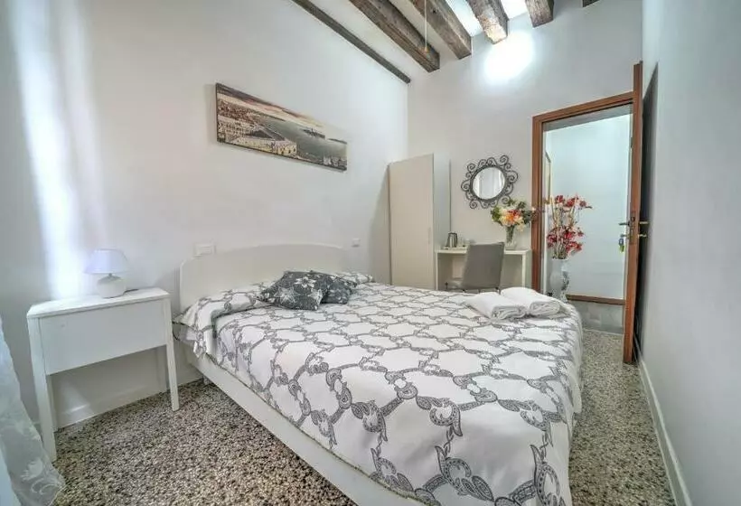 اتاق استاندارد با سرویس بهداشتی مشترک, Residenza Briati