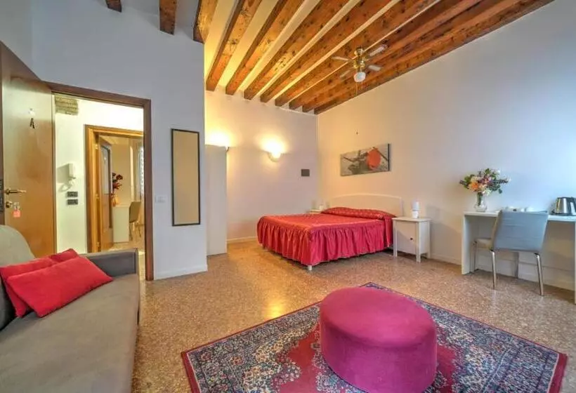 اتاق خانوادگی با سرویس بهداشتی مشترک, Residenza Briati