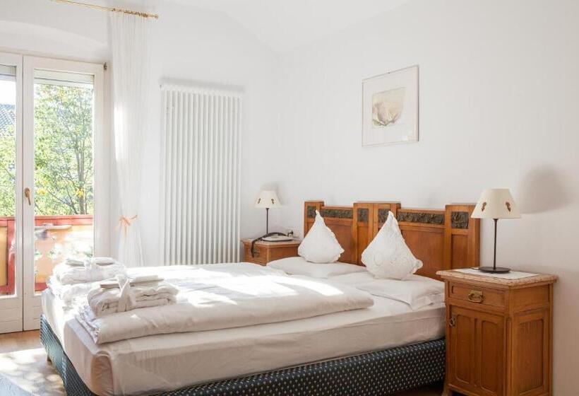 Quarto Clássico, Villa Stefania