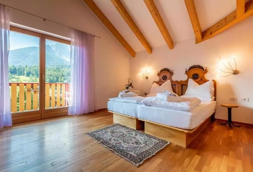 سوییت جونیور, Villa Stefania