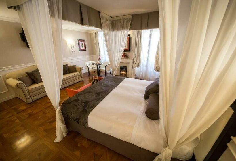 سوییت جونیور, Victoria Hotel Letterario