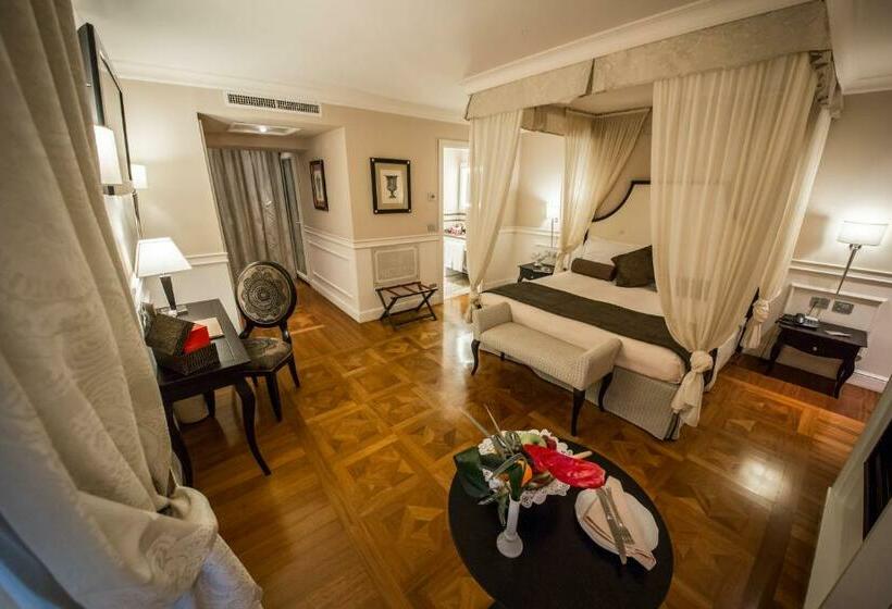 سوییت جونیور, Victoria Hotel Letterario