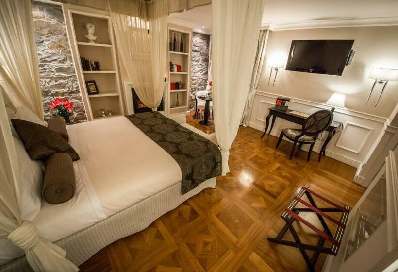 سوییت جونیور, Victoria Hotel Letterario