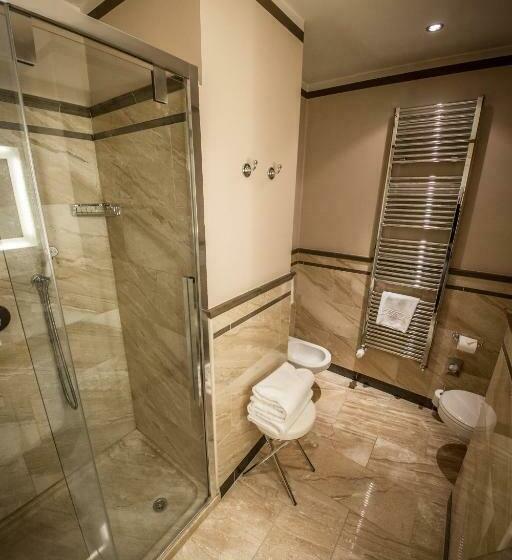 سوییت جونیور, Victoria Hotel Letterario