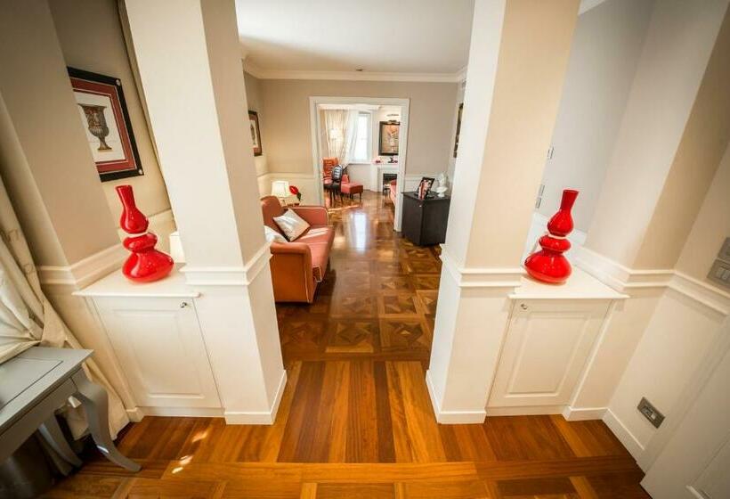 سوییت, Victoria Hotel Letterario