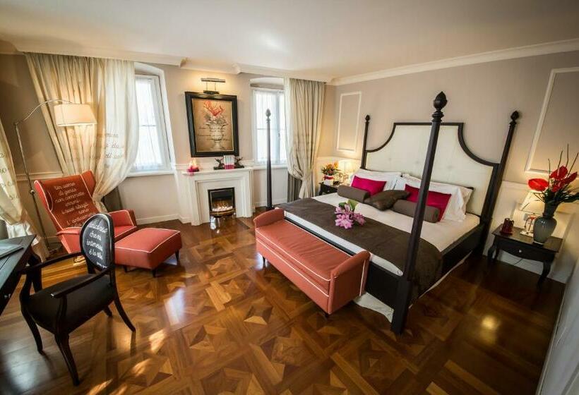 سوییت, Victoria Hotel Letterario