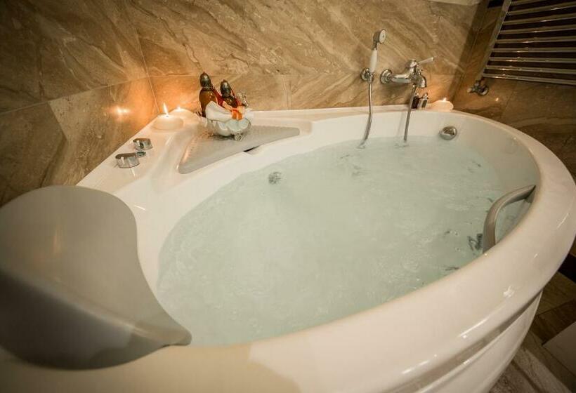 سوییت, Victoria Hotel Letterario