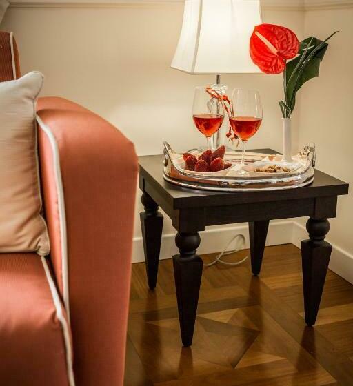 سوییت, Victoria Hotel Letterario