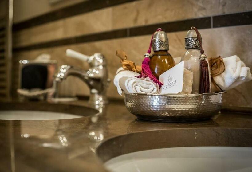 سوییت, Victoria Hotel Letterario