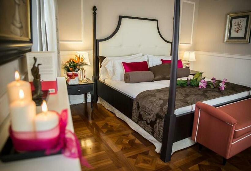 سوییت, Victoria Hotel Letterario