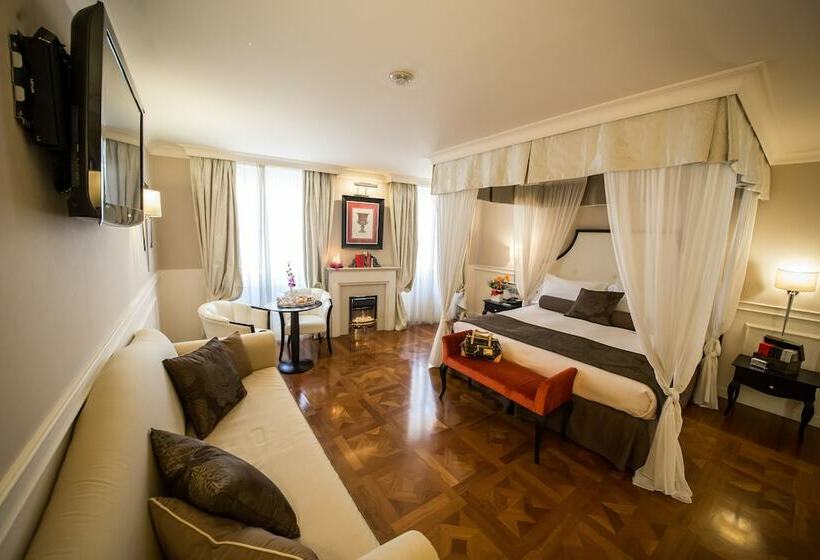 سوییت جونیور, Victoria Hotel Letterario