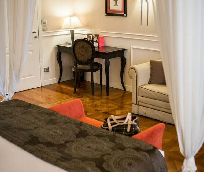 سوییت جونیور, Victoria Hotel Letterario