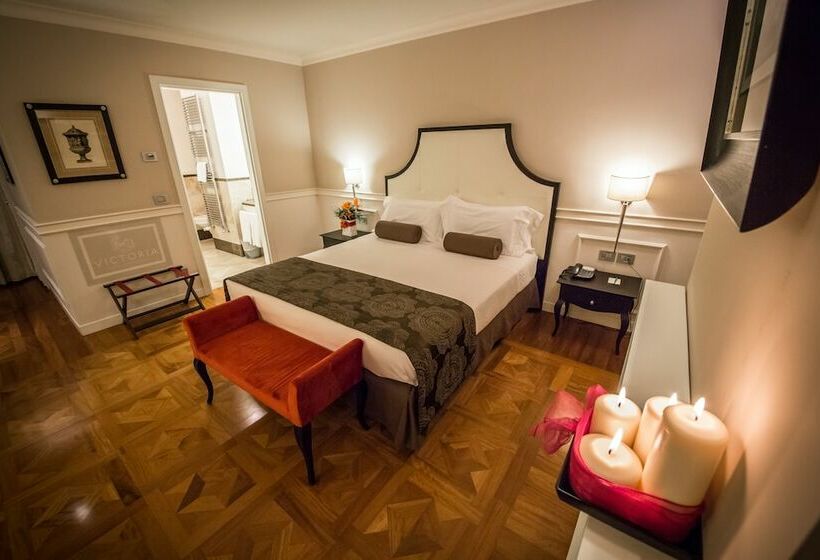 سوییت جونیور, Victoria Hotel Letterario