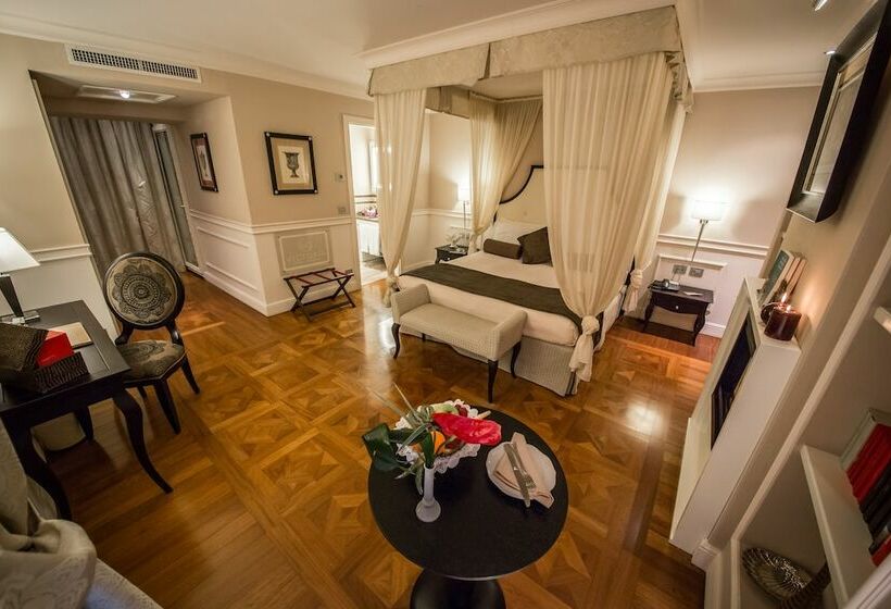 سوییت جونیور, Victoria Hotel Letterario