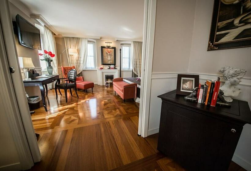 سوییت, Victoria Hotel Letterario